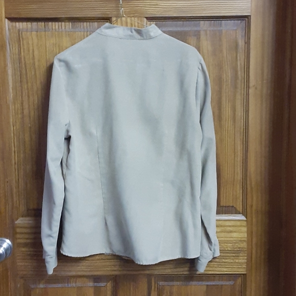 Tan button up shirt - Picture 2 of 7